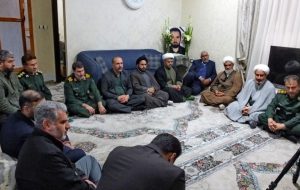 دیدار مسئولان با خانواده‌های شهدای امنیت در گچساران