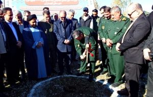 کلنگ‌زنی نیروگاه‌خورشیدی با حضور فرماندهان سپاه در گچساران+ تصاویر