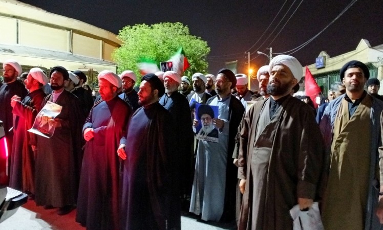 بیعت طلاب و روحانیون گچساران با سومین رهبر انقلاب+ تصاویر و فیلم