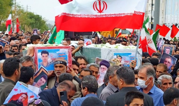 تشییع پیکر شهدای جنگ رمضان در گچساران+ تصاویر