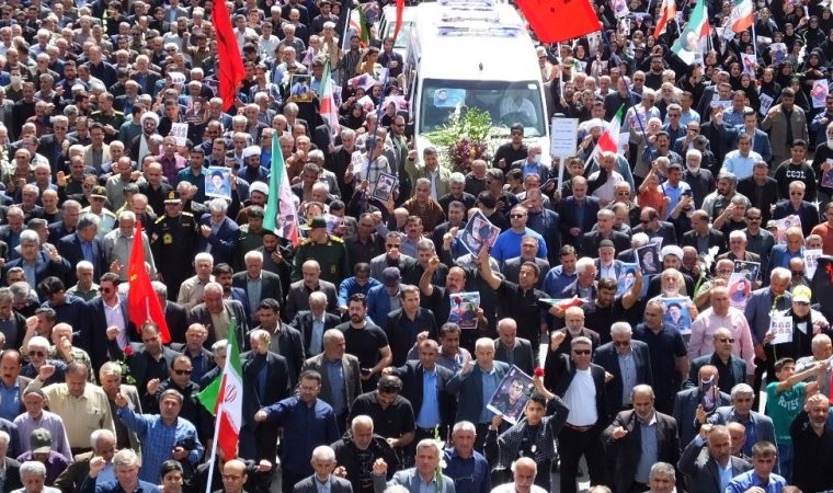 بدرقه باشکوه شهید «حسین هاشمپور» در گچساران+ تصاویر بدرقه باشکوه شهید «حسین هاشمپور» در گچساران+ تصاویر