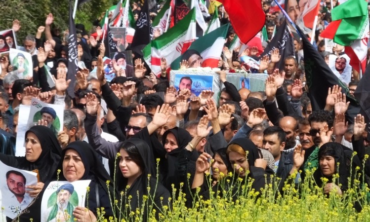 بدرقه باشکوه شهید «هاشم سیناء» در گچساران+ تصاویر