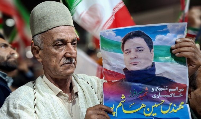 میدانداری گچسارانیها در موج سیوهفتم+ تصاویر میدانداری گچسارانیها در موج سیوهفتم+ تصاویر