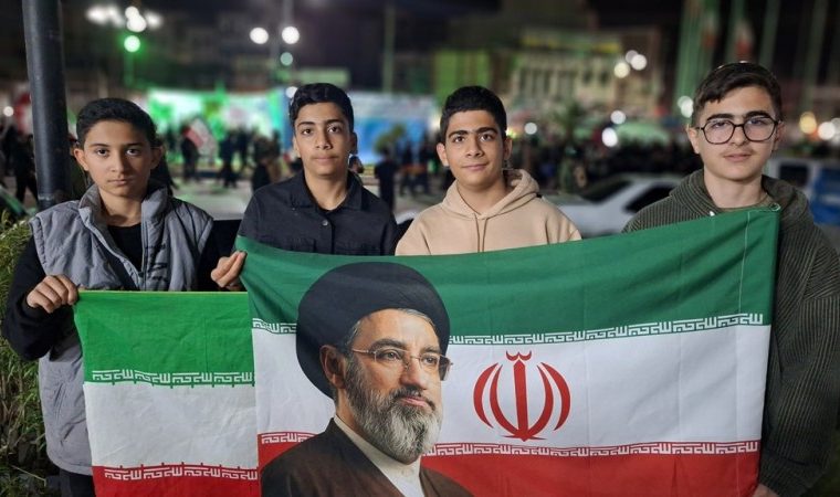 گچسارانی‌ها برای سی‌اُمین شب متوالی حاضر بودند+ تصاویر