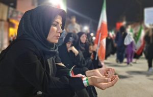 خروش مدافعان وطن در بام نفت ایران+ تصاویر