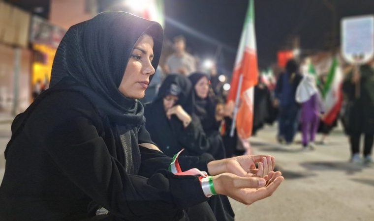 خروش مدافعان وطن در بام نفت ایران+ تصاویر خروش مدافعان وطن در بام نفت ایران+ تصاویر