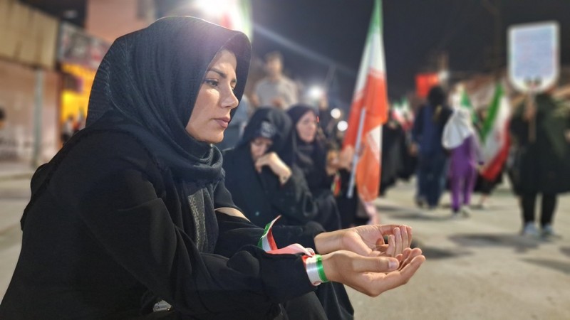 خروش مدافعان وطن در بام نفت ایران+ تصاویر