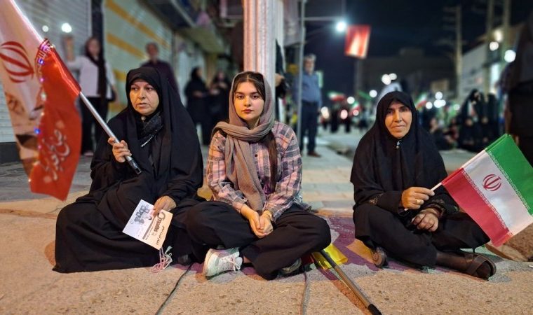 میدانداری گچسارانیها در هفتاد و ششمین شب حضور میدانداری گچسارانیها در هفتاد و ششمین شب حضور