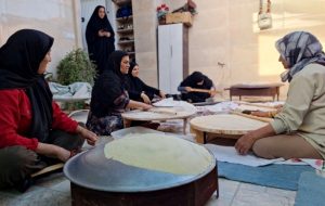 نان شیرین بانوان گچسارانی قوت قلب رزمندگان+ فیلم