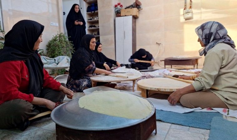 نان شیرین بانوان گچسارانی قوت قلب رزمندگان+ فیلم نان شیرین بانوان گچسارانی قوت قلب رزمندگان+ فیلم