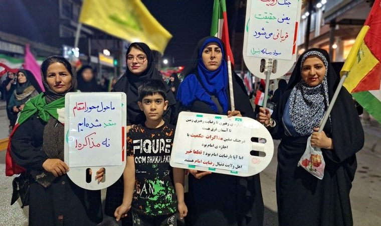 پرچم‌داری گچسارانی‌ها در میدان حماسه+ تصاویر