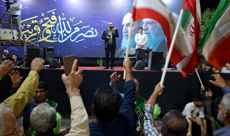 گچسارانیها امشب یکصدا ندای اللهاکبر سر دادند+ تصاویر گچسارانیها امشب یکصدا ندای اللهاکبر سر دادند+ تصاویر